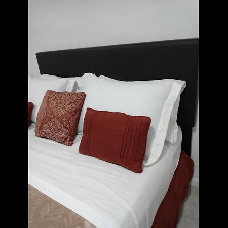 Appartamento "Cozy Basement Retreat Just 40 Minutes To Nyc!" Irvington Esterno foto