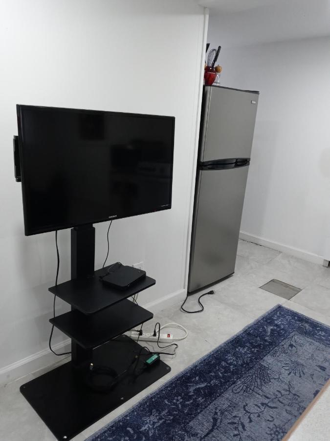 Appartamento "Cozy Basement Retreat Just 40 Minutes To Nyc!" Irvington Esterno foto