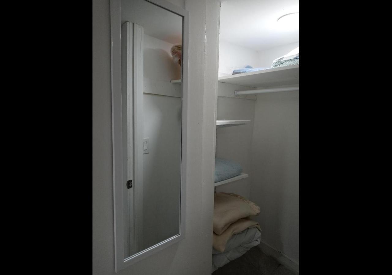 Appartamento "Cozy Basement Retreat Just 40 Minutes To Nyc!" Irvington Esterno foto