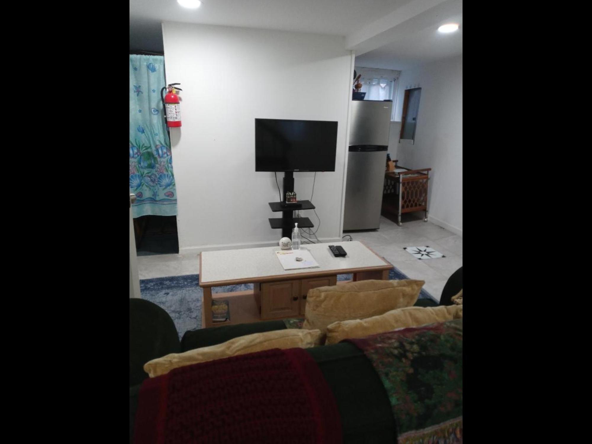 Appartamento "Cozy Basement Retreat Just 40 Minutes To Nyc!" Irvington Esterno foto