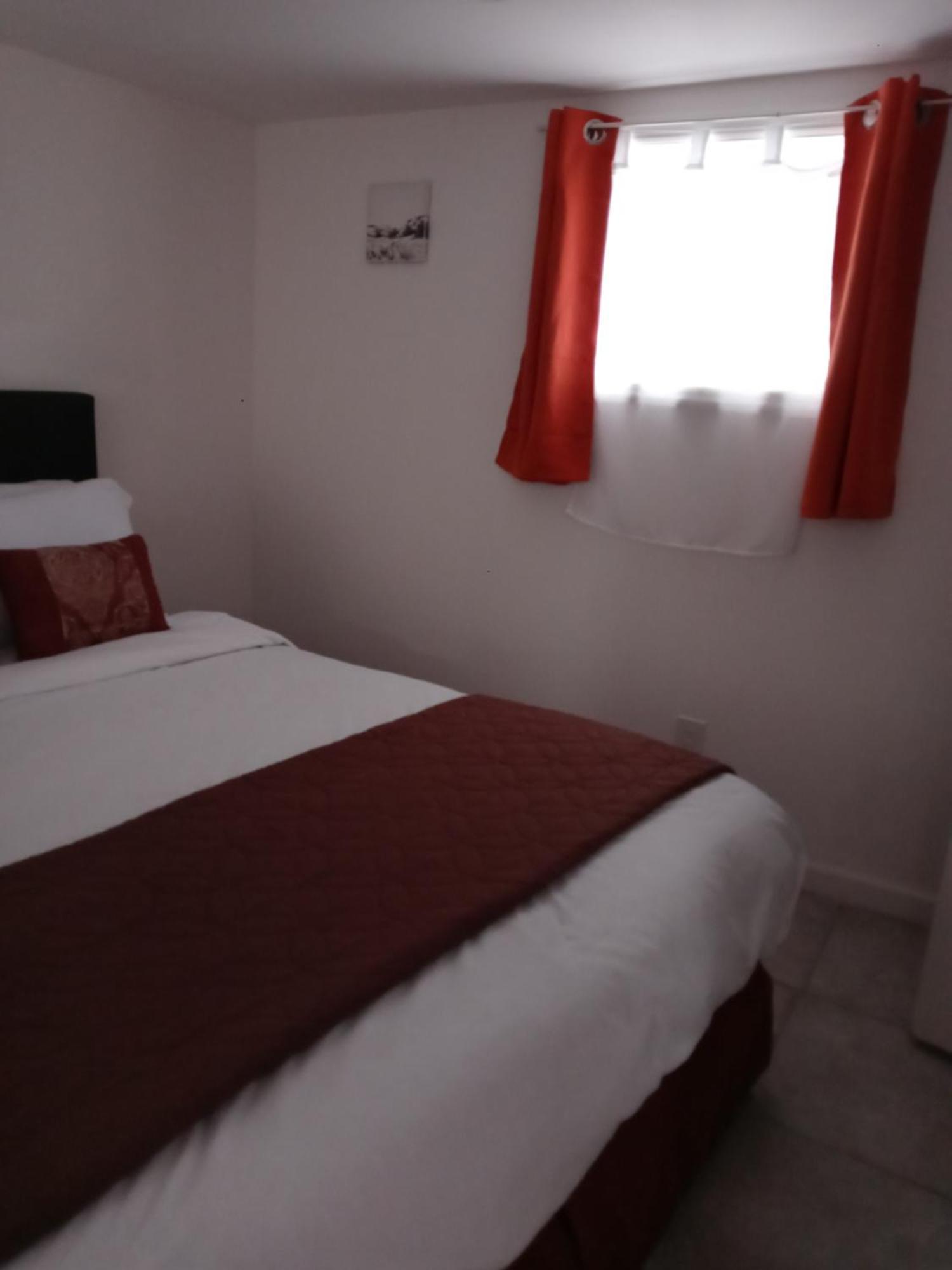 Appartamento "Cozy Basement Retreat Just 40 Minutes To Nyc!" Irvington Esterno foto