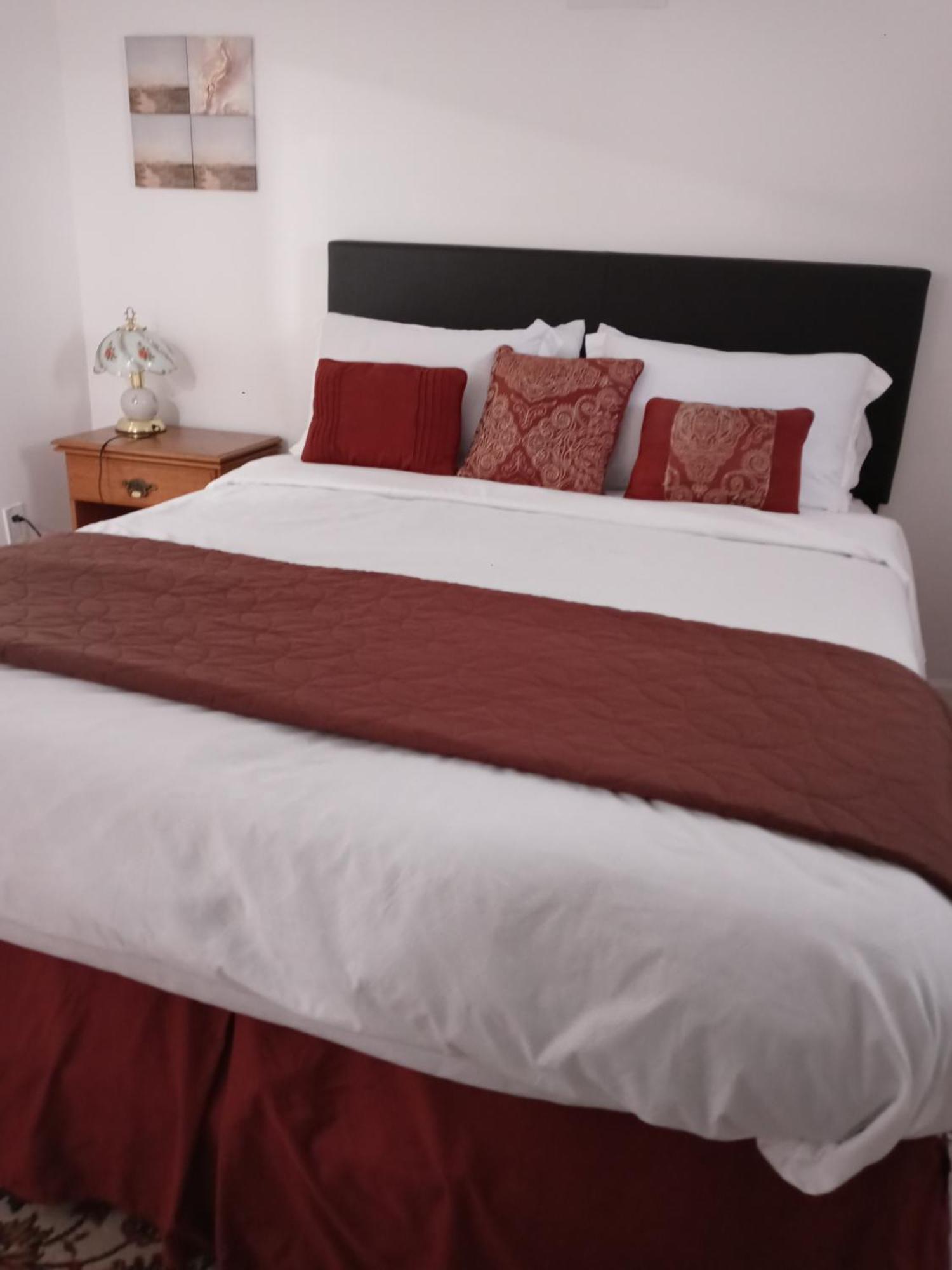 Appartamento "Cozy Basement Retreat Just 40 Minutes To Nyc!" Irvington Esterno foto