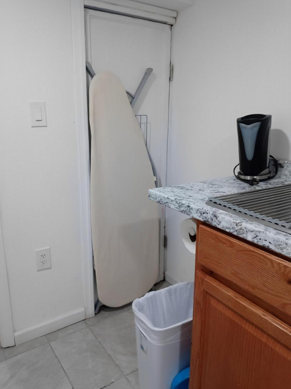 Appartamento "Cozy Basement Retreat Just 40 Minutes To Nyc!" Irvington Esterno foto